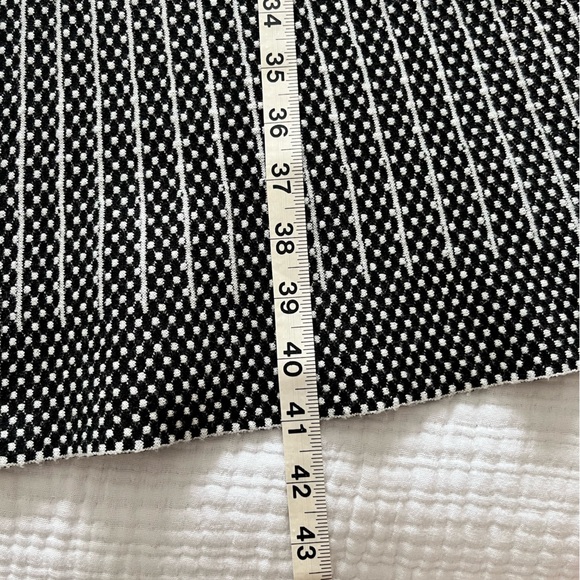 Geometric Sweater Dress - Picture 6 of 6